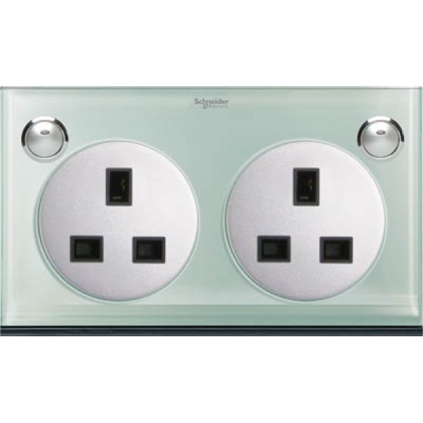 13A 3 Pin Flat Duplex Switched Socket with LED indicator